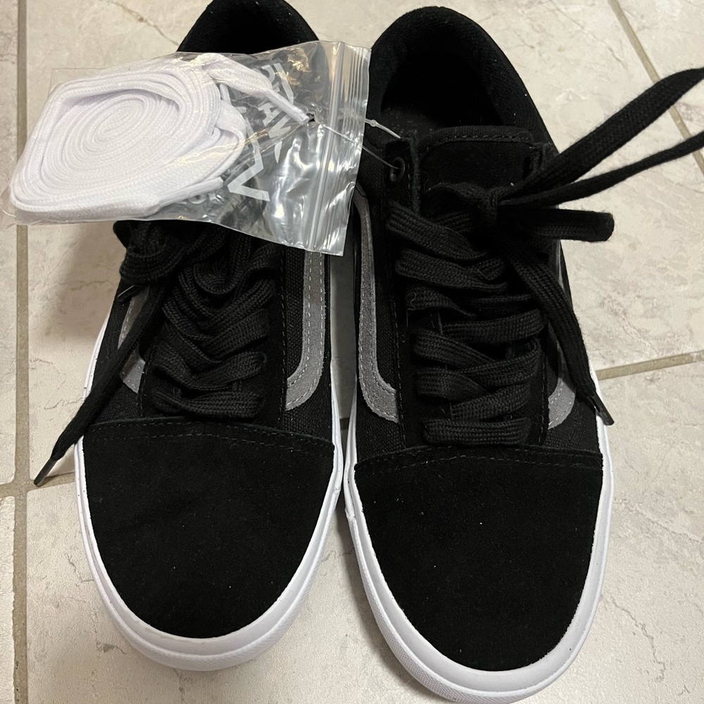 Brand new vans old skool flat shoes